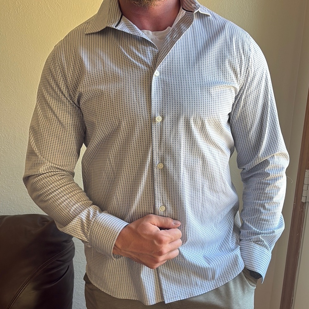 Banana Republic Men's Classic White Patterned Shirt